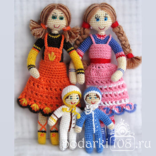 Вязаные куклы Маша и Лида с малышами